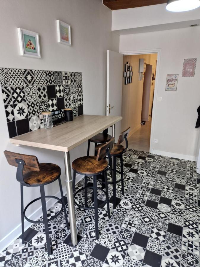 Le Saint Jean Et Son Parking Privee Apartment Blois Exterior foto