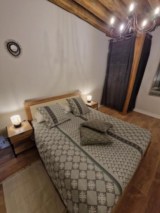 Le Saint Jean Et Son Parking Privee Apartment Blois Exterior foto
